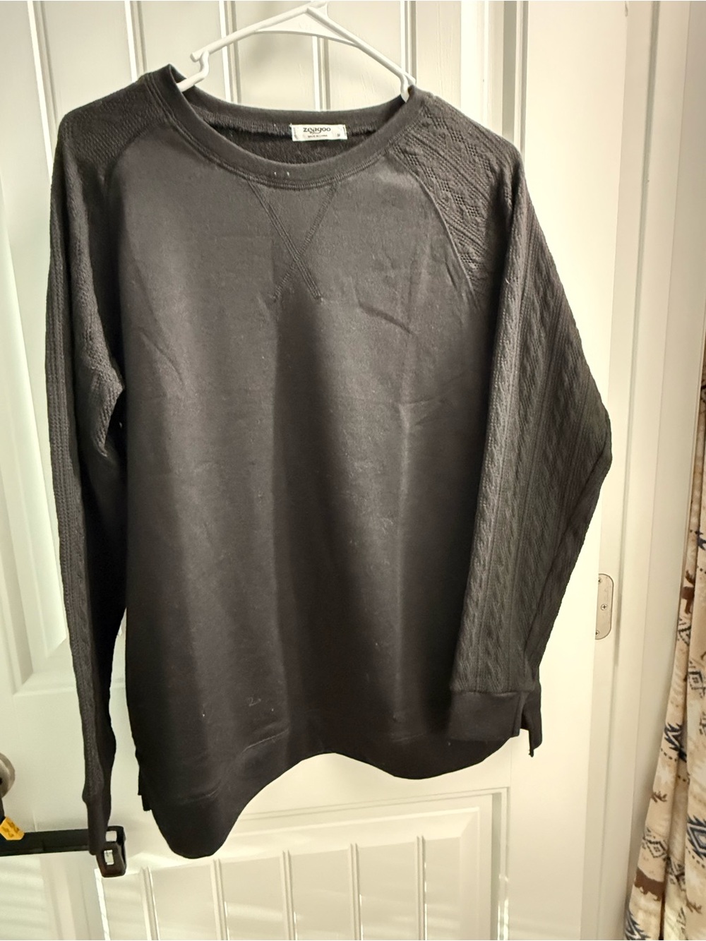 zeagoo Black Crewneck Sweater